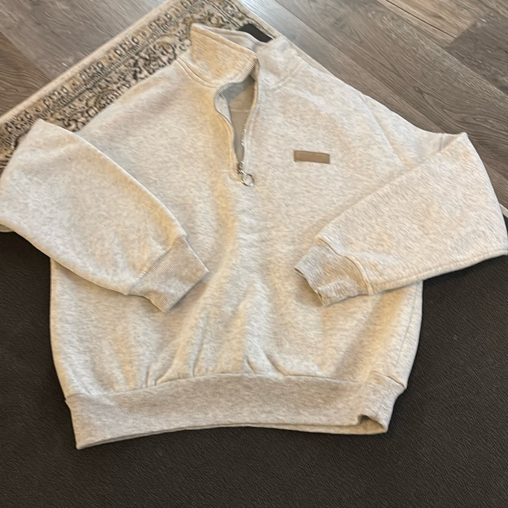 Woman’s fleece sweat pant set.